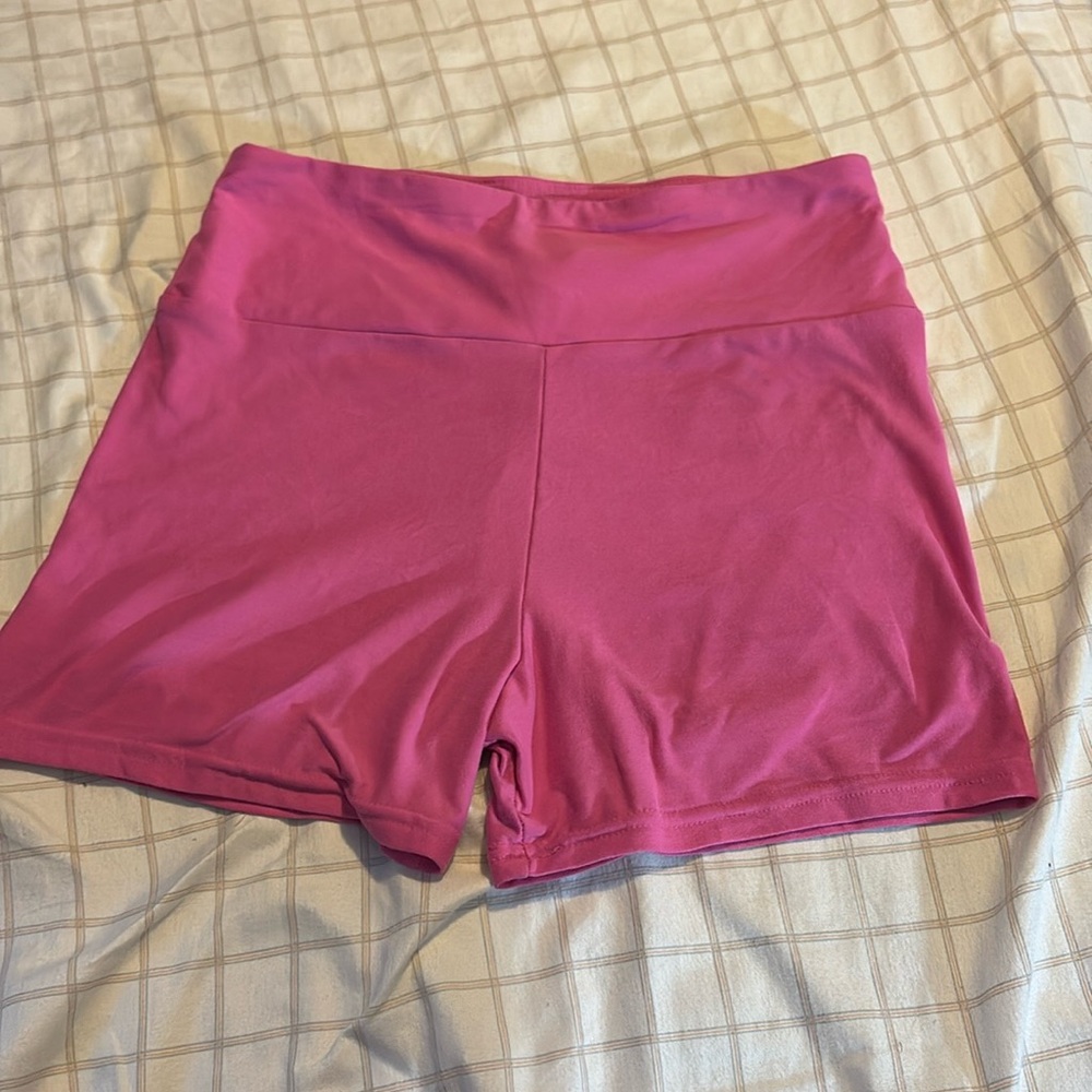 Pink biker shorts!